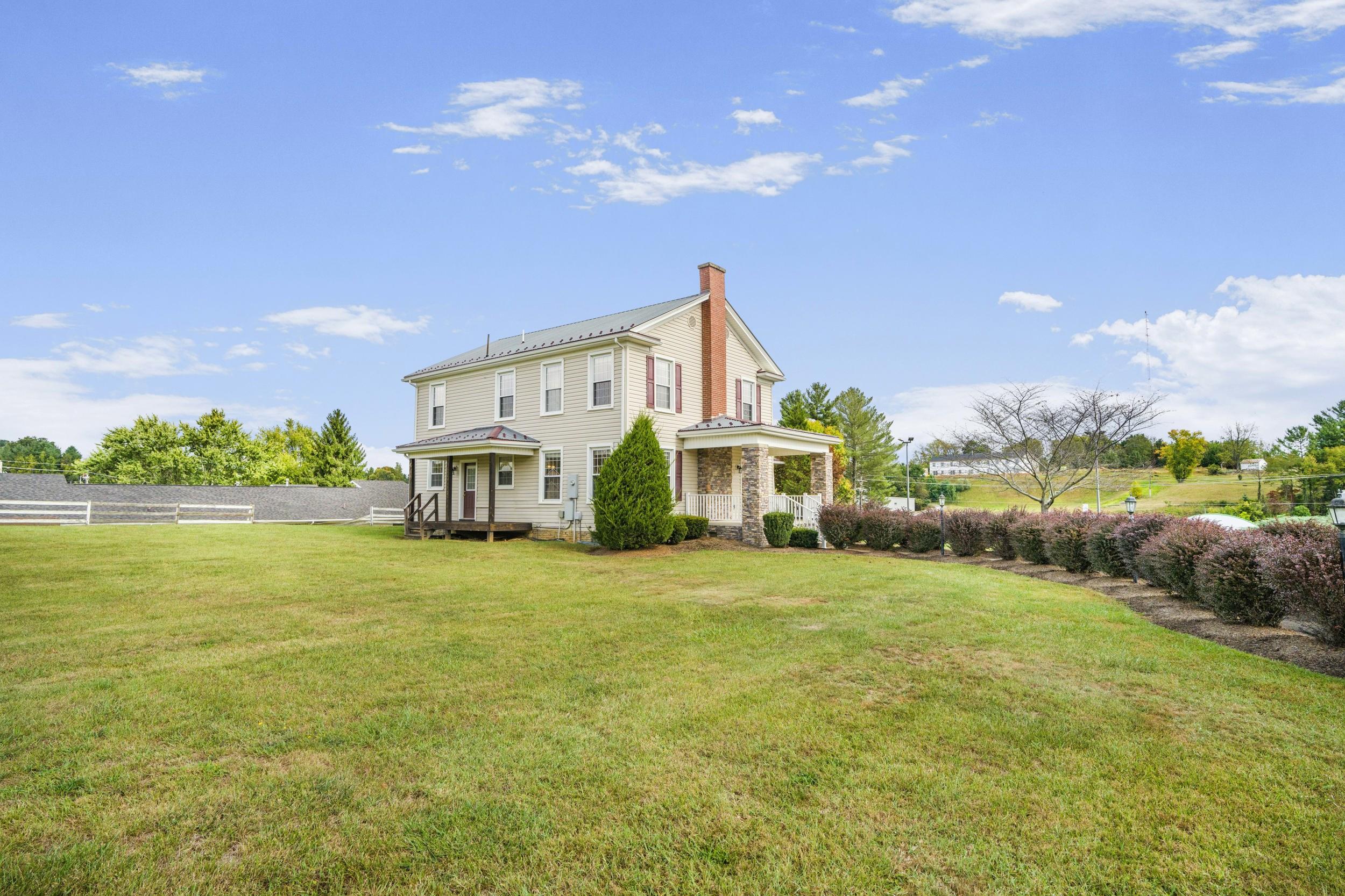 6245 UNIVERSITY PARK DR, RADFORD, Virginia 24141, ,Commercial,6245 UNIVERSITY PARK DR,657506 MLS # 657506