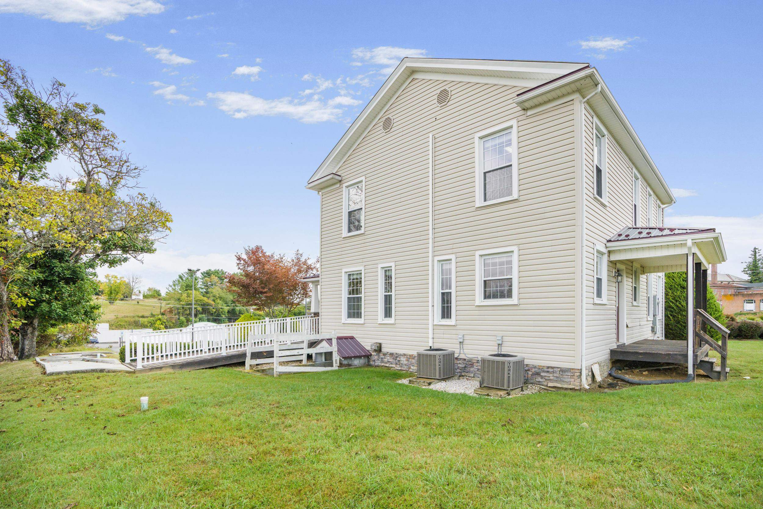 6245 UNIVERSITY PARK DR, RADFORD, Virginia 24141, ,Commercial,6245 UNIVERSITY PARK DR,657506 MLS # 657506