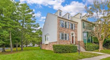 8887 EAGLE ROCK LN, SPRINGFIELD, Virginia 22153, 4 Bedrooms Bedrooms, ,3 BathroomsBathrooms,Residential,For sale,8887 EAGLE ROCK LN,VAFX2192388 MLS # VAFX2192388