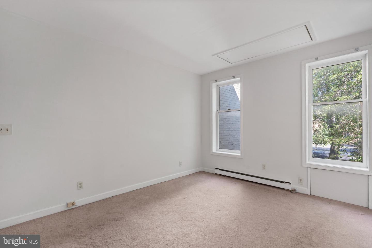 642 9TH ST NE, WASHINGTON, District Of Columbia 20002, 1 Bedroom Bedrooms, ,1 BathroomBathrooms,Residential,For sale,642 9TH ST NE,DCDC2156362 MLS # DCDC2156362