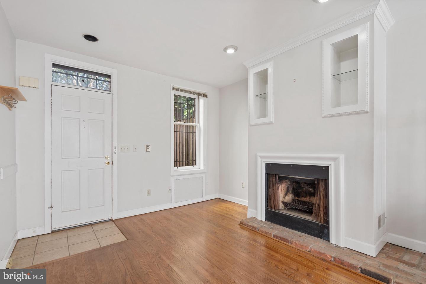 642 9TH ST NE, WASHINGTON, District Of Columbia 20002, 1 Bedroom Bedrooms, ,1 BathroomBathrooms,Residential,For sale,642 9TH ST NE,DCDC2156362 MLS # DCDC2156362