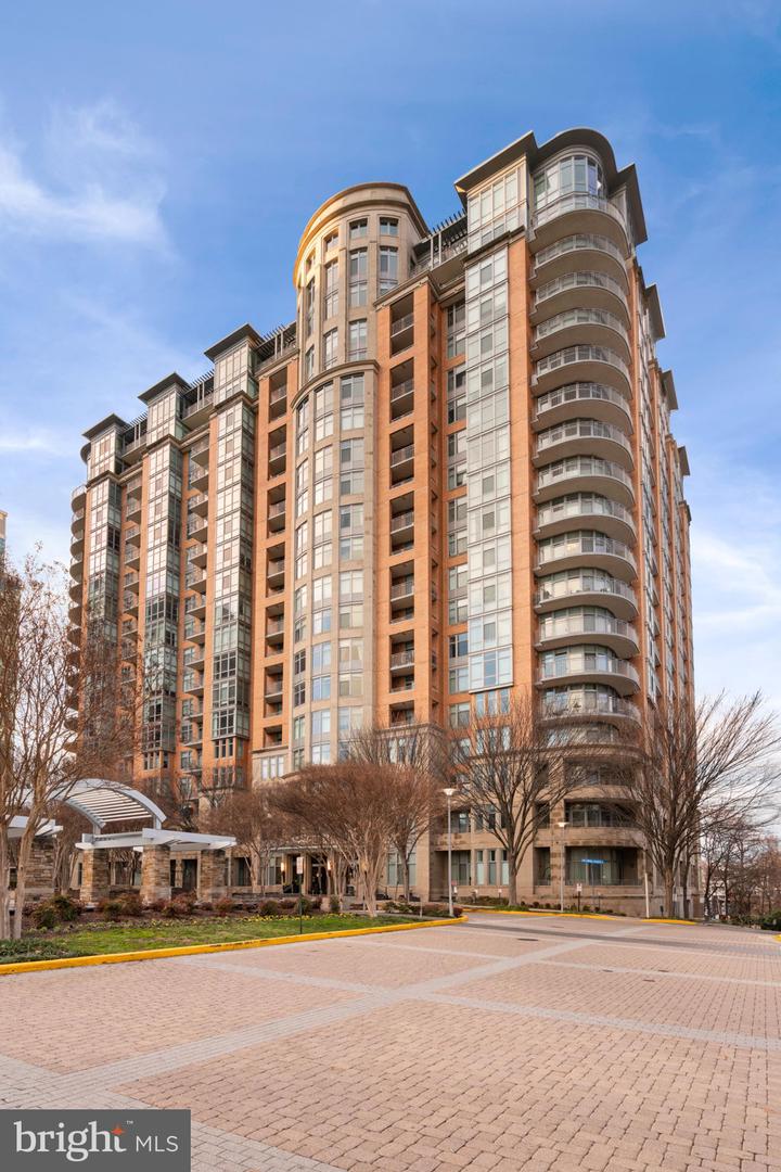 8220 CRESTWOOD HEIGHTS DR #1412, MCLEAN, Virginia 22102, 2 Bedrooms Bedrooms, ,2 BathroomsBathrooms,Residential,For sale,8220 CRESTWOOD HEIGHTS DR #1412,VAFX2199290 MLS # VAFX2199290