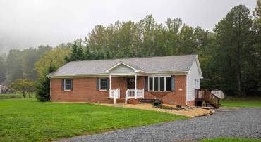 1002 JOLLETT RD, ELKTON, Virginia 22827, 3 Bedrooms Bedrooms, ,2 BathroomsBathrooms,Residential,1002 JOLLETT RD,657505 MLS # 657505