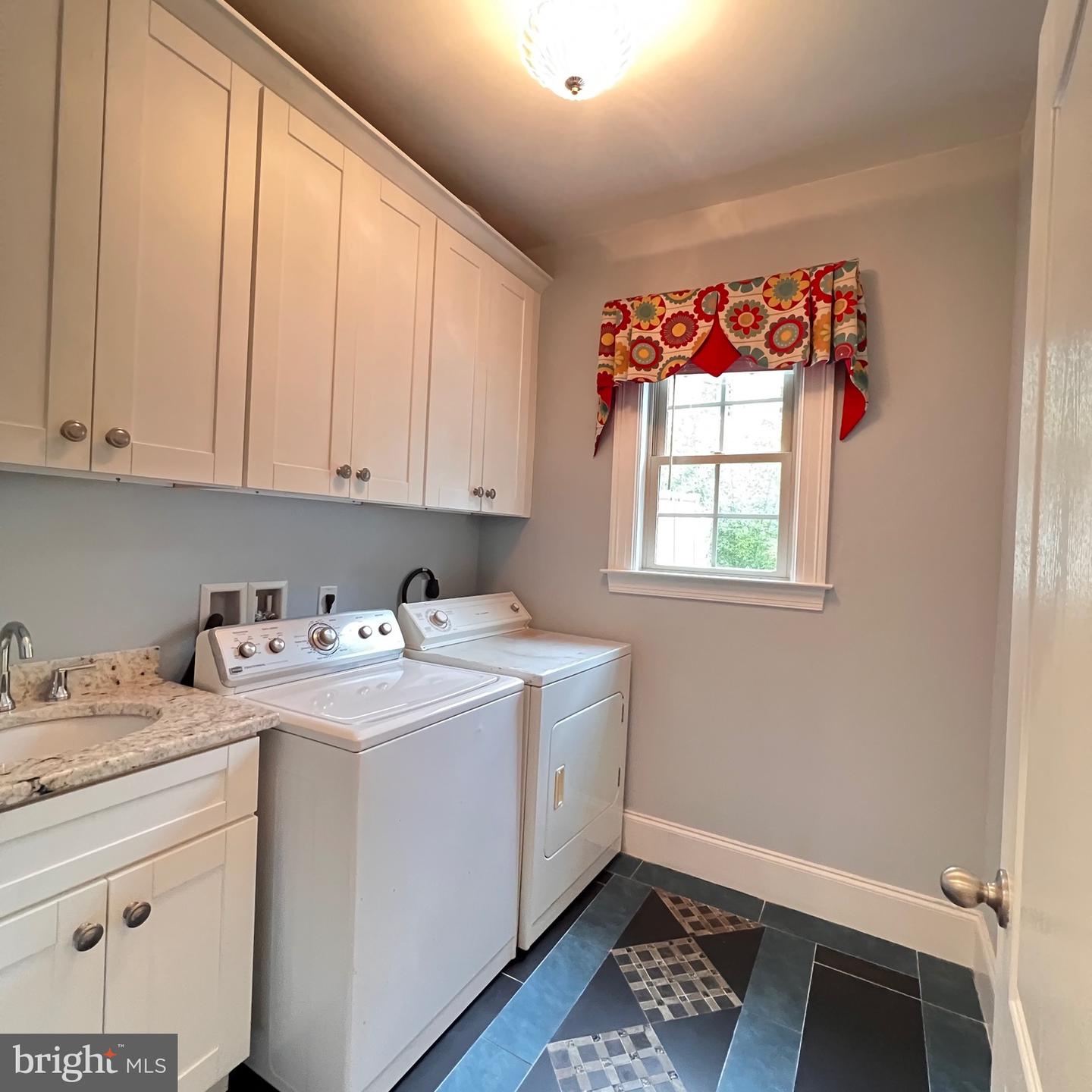 19078 WINDSOR RD, TRIANGLE, Virginia 22172, 6 Bedrooms Bedrooms, ,4 BathroomsBathrooms,Residential,For sale,19078 WINDSOR RD,VAPW2080108 MLS # VAPW2080108