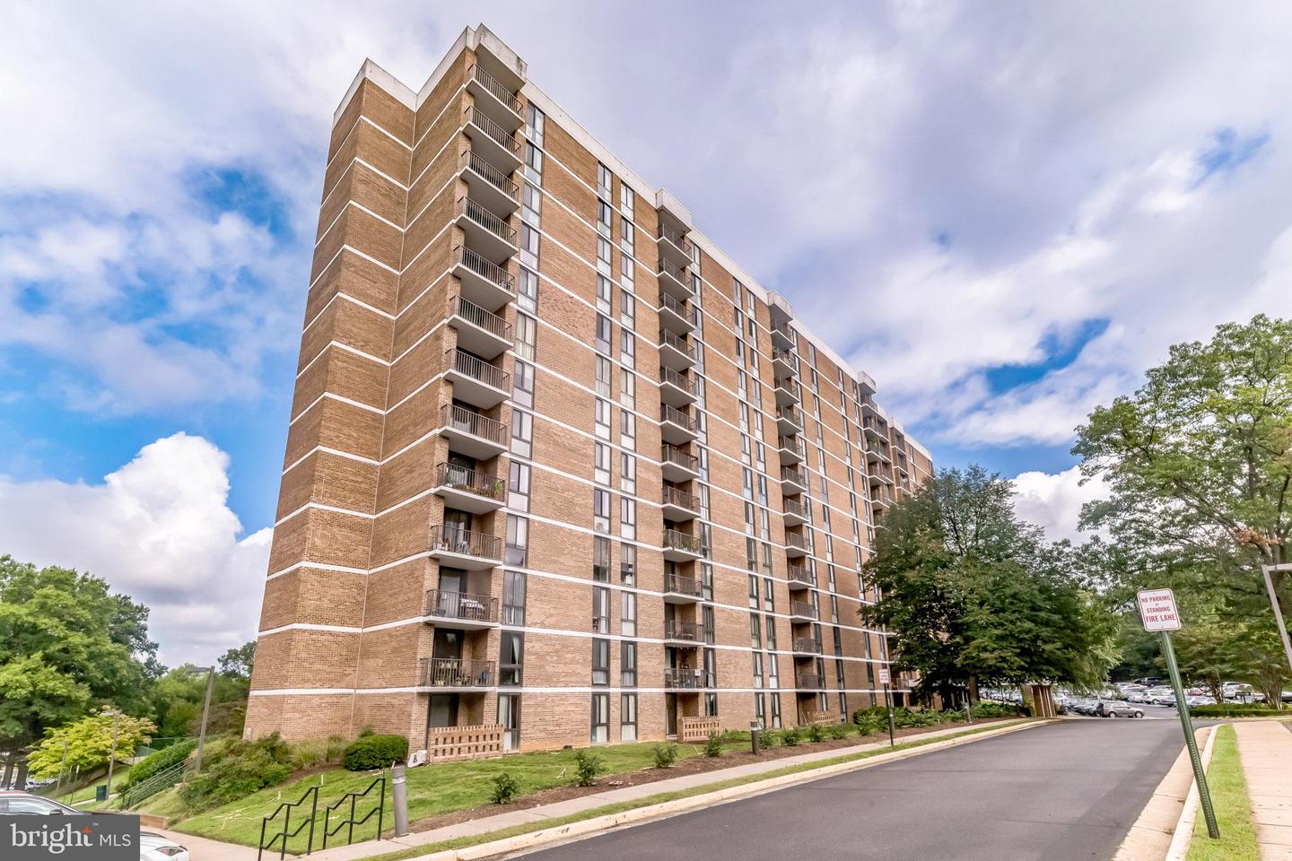 2311 PIMMIT DR #1018, FALLS CHURCH, Virginia 22043, 1 Bedroom Bedrooms, ,1 BathroomBathrooms,Residential,For sale,2311 PIMMIT DR #1018,VAFX2203662 MLS # VAFX2203662