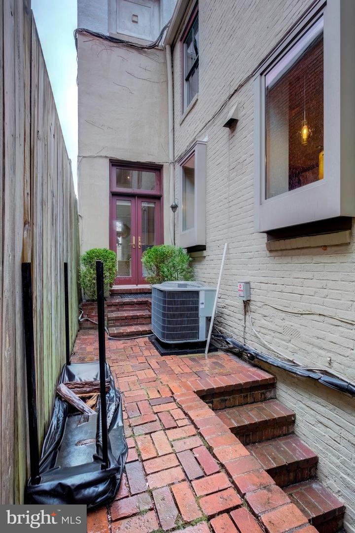 411 11TH ST SE, WASHINGTON, District Of Columbia 20003, 3 Bedrooms Bedrooms, ,3 BathroomsBathrooms,Residential,For sale,411 11TH ST SE,DCDC2161436 MLS # DCDC2161436