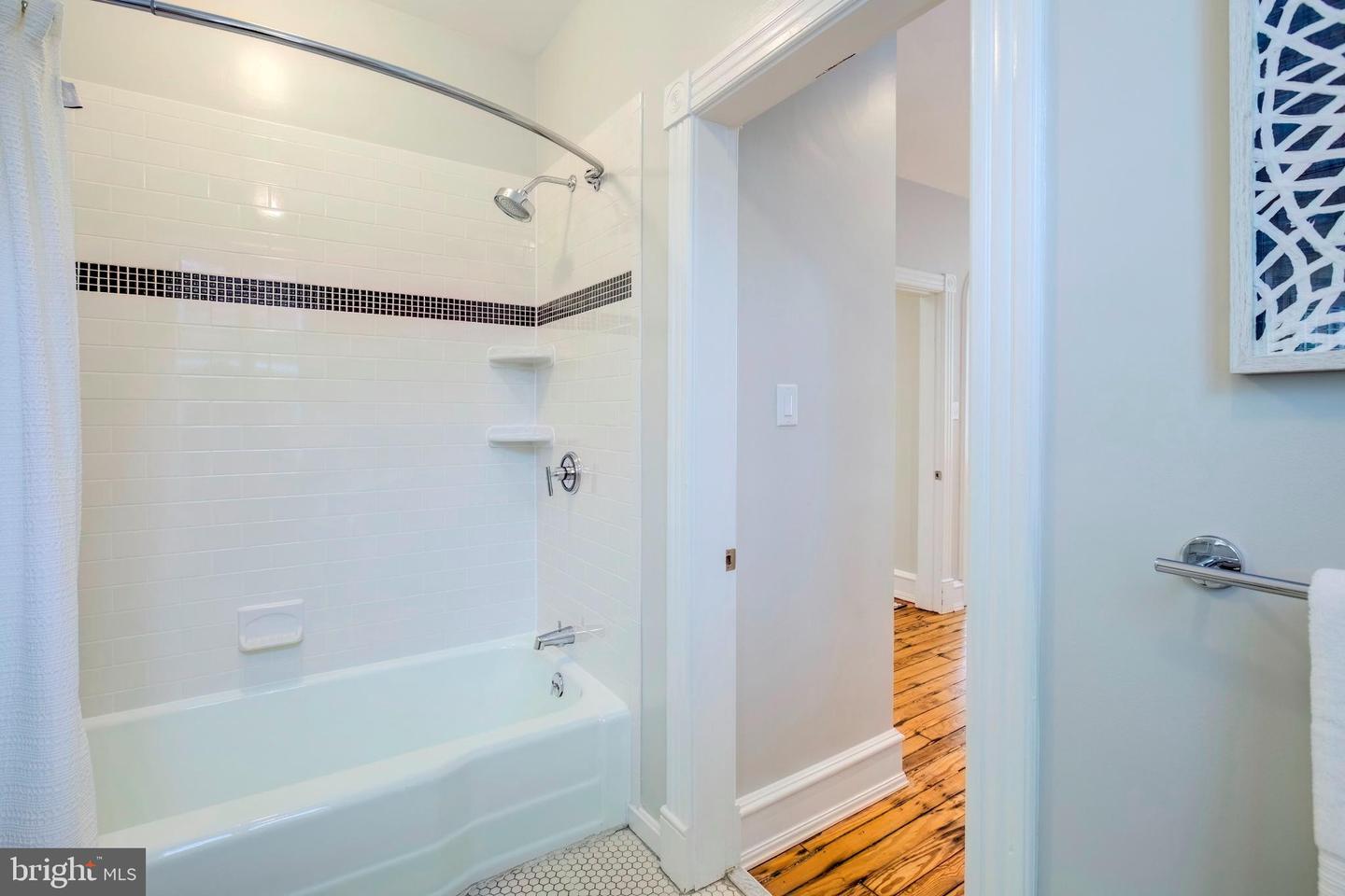 411 11TH ST SE, WASHINGTON, District Of Columbia 20003, 3 Bedrooms Bedrooms, ,3 BathroomsBathrooms,Residential,For sale,411 11TH ST SE,DCDC2161436 MLS # DCDC2161436