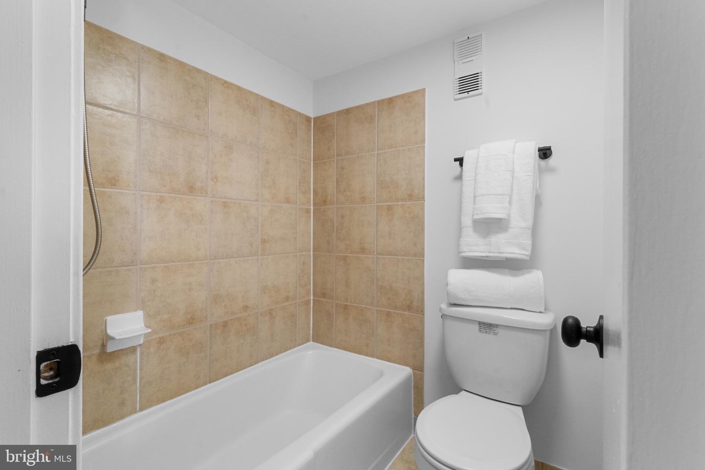 3709 S GEORGE MASON DR #1712, FALLS CHURCH, Virginia 22041, 2 Bedrooms Bedrooms, ,1 BathroomBathrooms,Residential,For sale,3709 S GEORGE MASON DR #1712,VAFX2195862 MLS # VAFX2195862