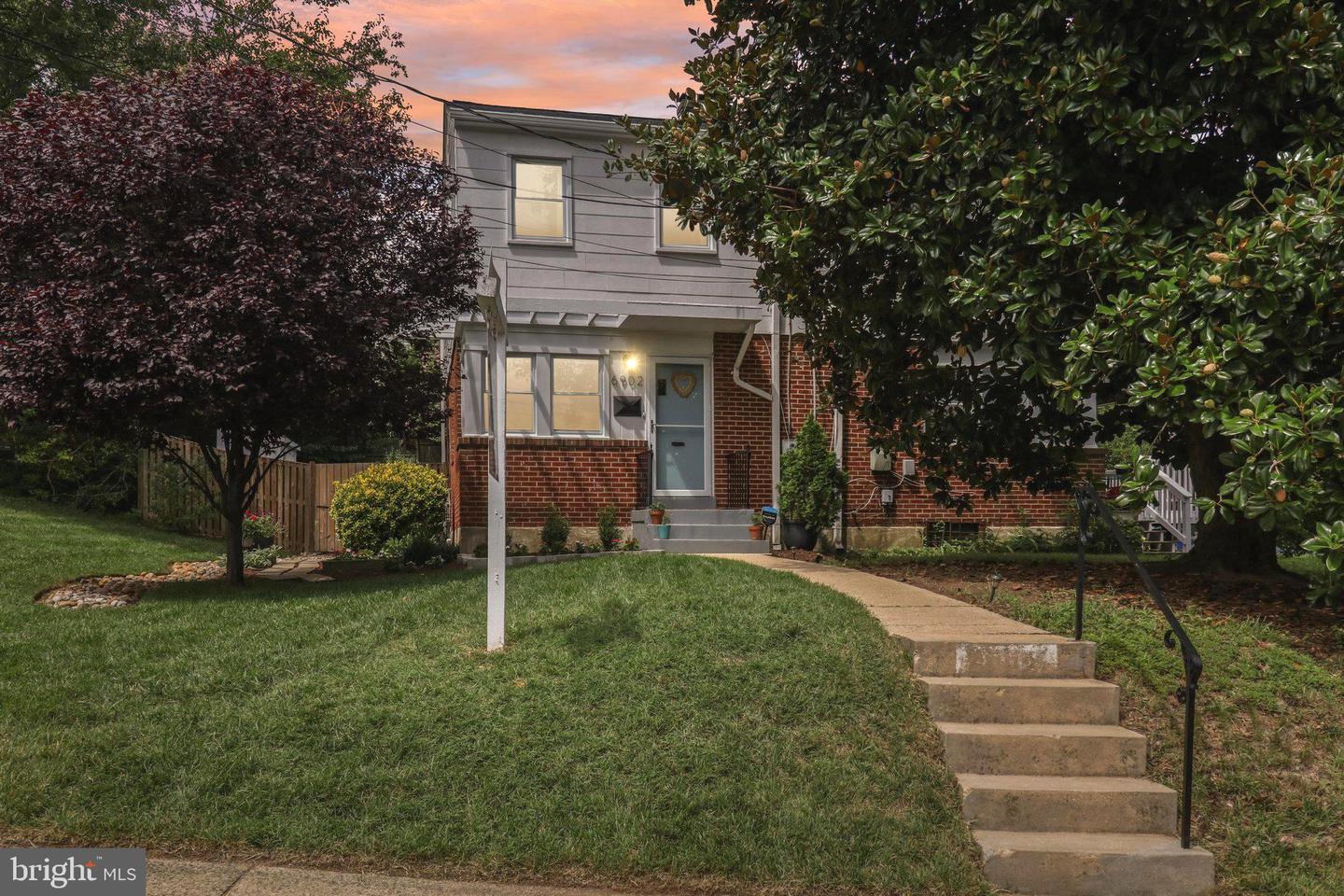 6902 UNIVERSITY DR, ALEXANDRIA, Virginia 22307, 2 Bedrooms Bedrooms, ,1 BathroomBathrooms,Residential,For sale,6902 UNIVERSITY DR,VAFX2196026 MLS # VAFX2196026