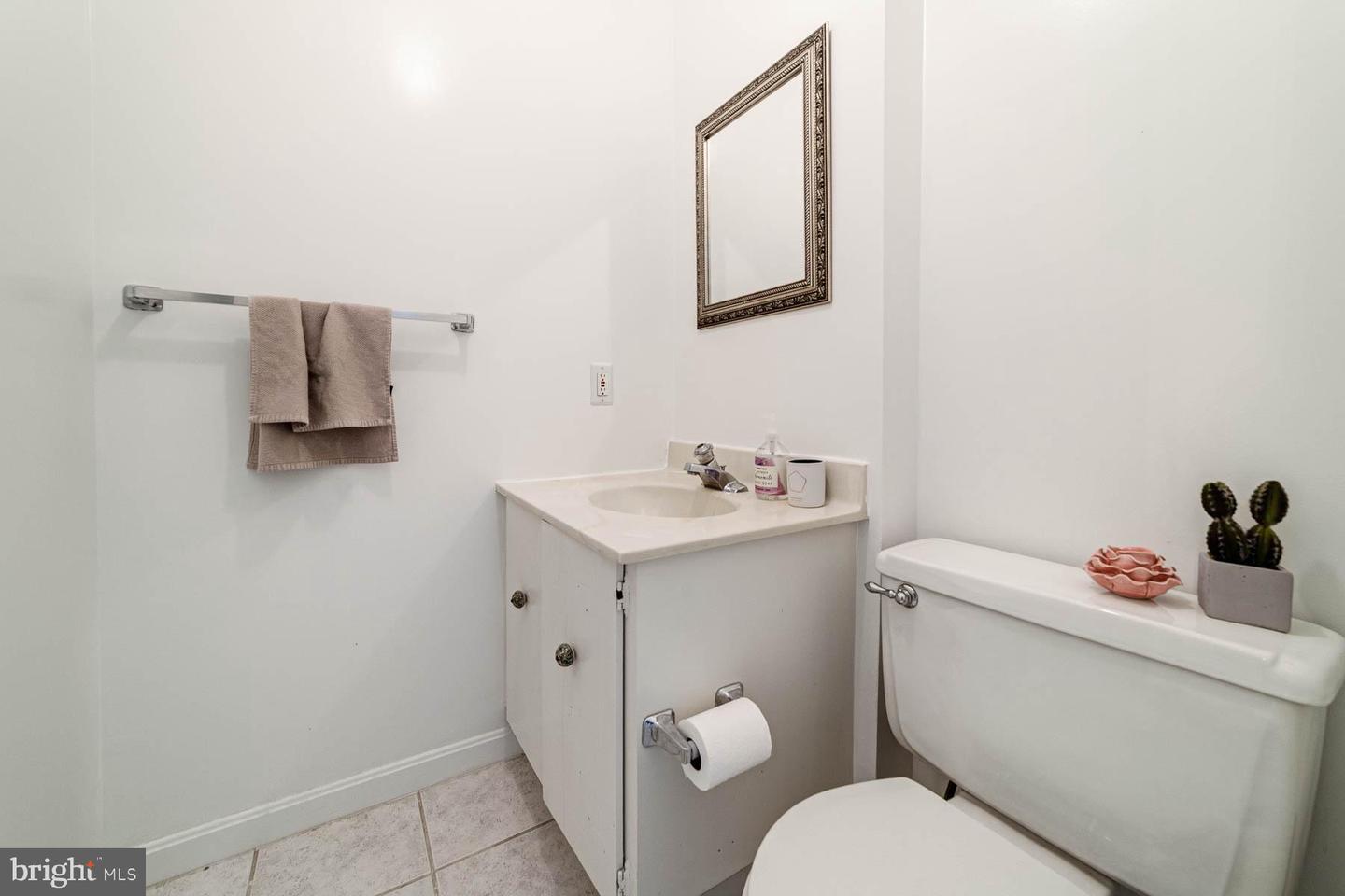 722 15TH ST S #B, ARLINGTON, Virginia 22202, 2 Bedrooms Bedrooms, ,2 BathroomsBathrooms,Residential,For sale,722 15TH ST S #B,VAAR2049256 MLS # VAAR2049256