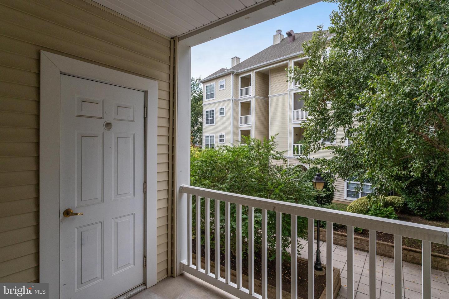 4551 STRUTFIELD LN #4218, ALEXANDRIA, Virginia 22311, 2 Bedrooms Bedrooms, ,2 BathroomsBathrooms,Residential,For sale,4551 STRUTFIELD LN #4218,VAAX2038652 MLS # VAAX2038652