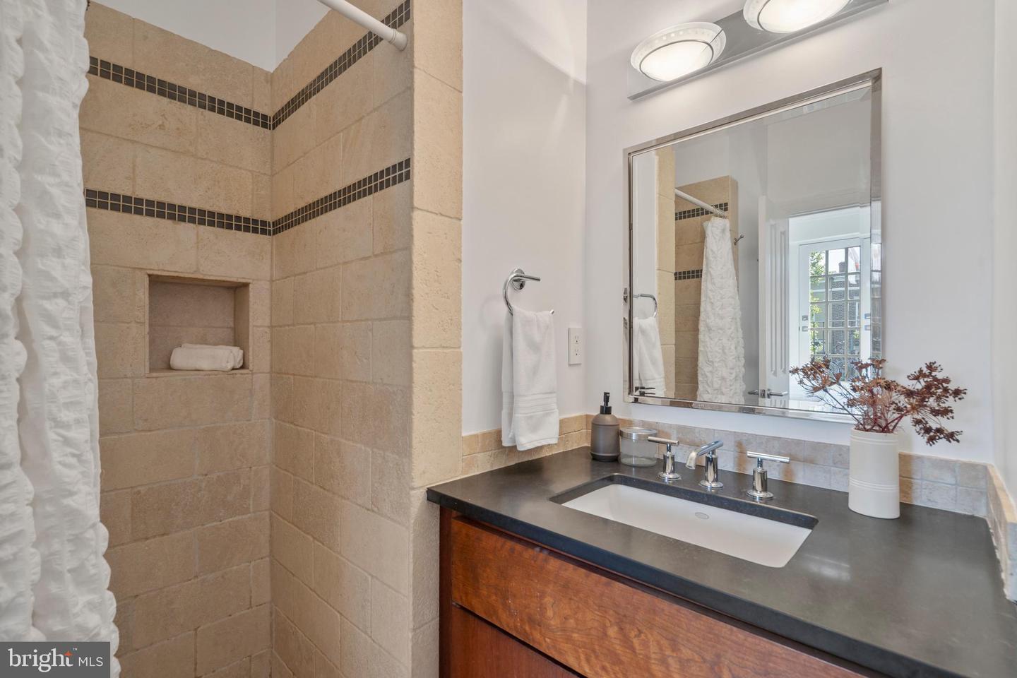 1024 G ST NE, WASHINGTON, District Of Columbia 20002, 3 Bedrooms Bedrooms, ,2 BathroomsBathrooms,Residential,For sale,1024 G ST NE,DCDC2161900 MLS # DCDC2161900