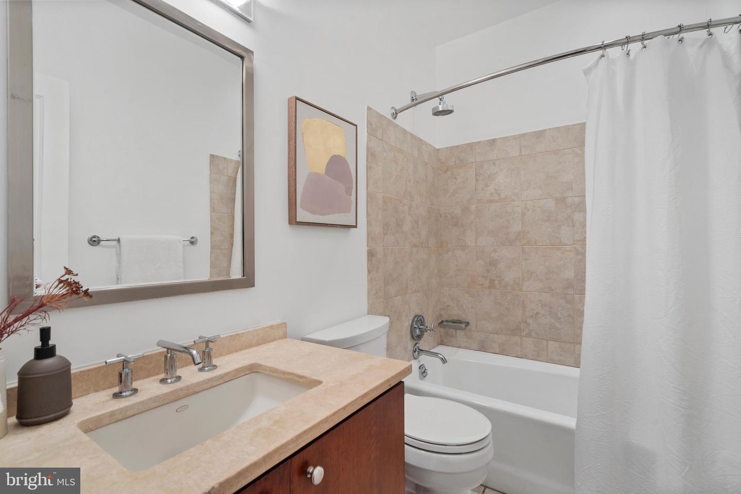 1024 G ST NE, WASHINGTON, District Of Columbia 20002, 3 Bedrooms Bedrooms, ,2 BathroomsBathrooms,Residential,For sale,1024 G ST NE,DCDC2161900 MLS # DCDC2161900