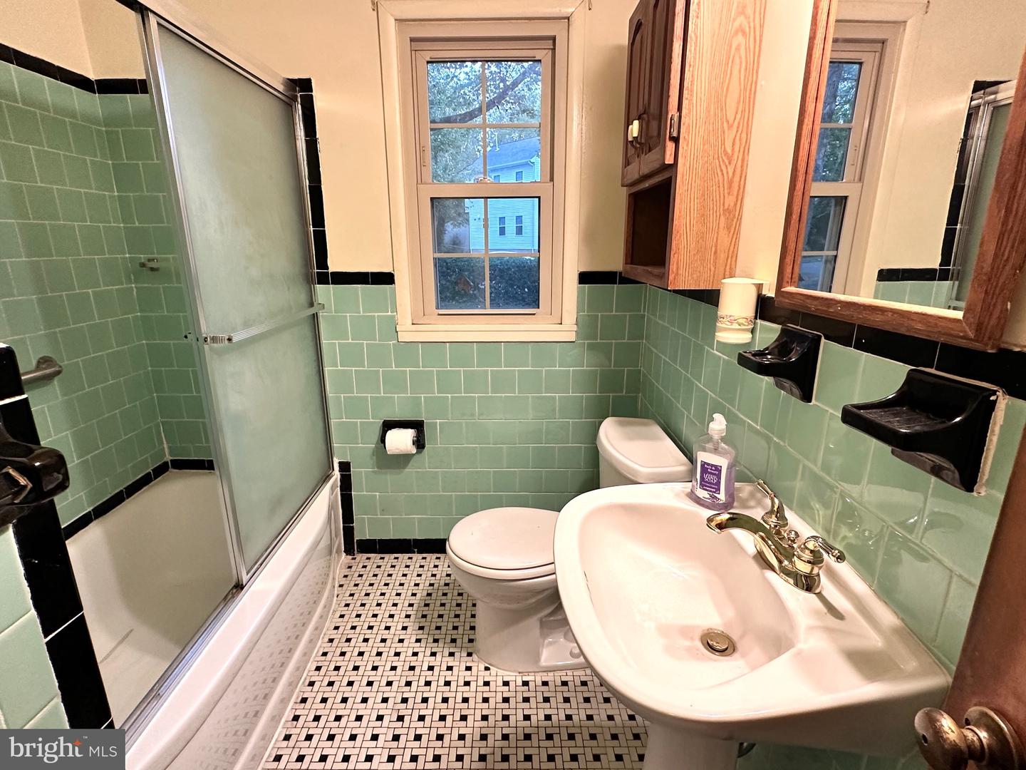 7428 NIGH RD, FALLS CHURCH, Virginia 22043, 3 Bedrooms Bedrooms, ,1 BathroomBathrooms,Residential,For sale,7428 NIGH RD,VAFX2202940 MLS # VAFX2202940