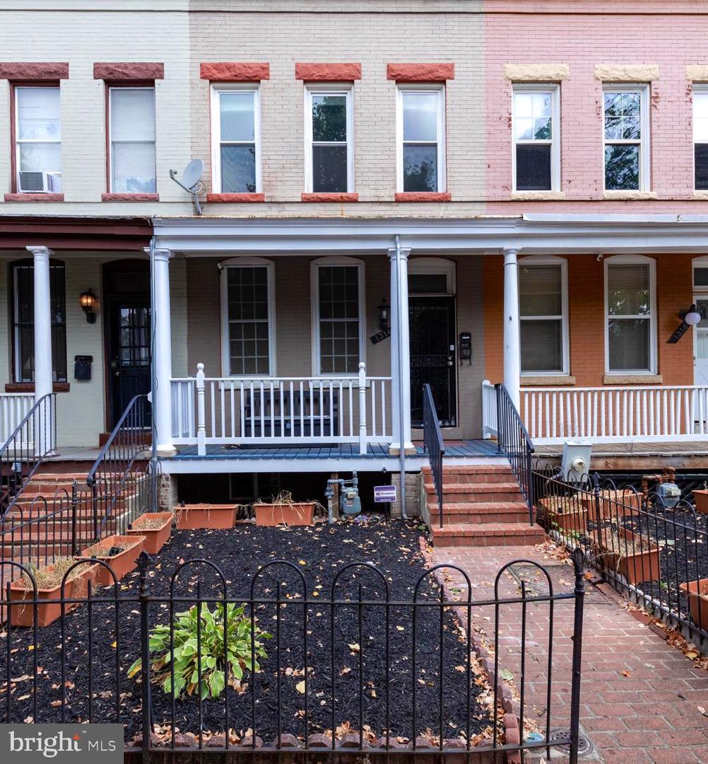 1314 G ST NE, WASHINGTON, District Of Columbia 20002, 3 Bedrooms Bedrooms, ,2 BathroomsBathrooms,Residential,For sale,1314 G ST NE,DCDC2163158 MLS # DCDC2163158