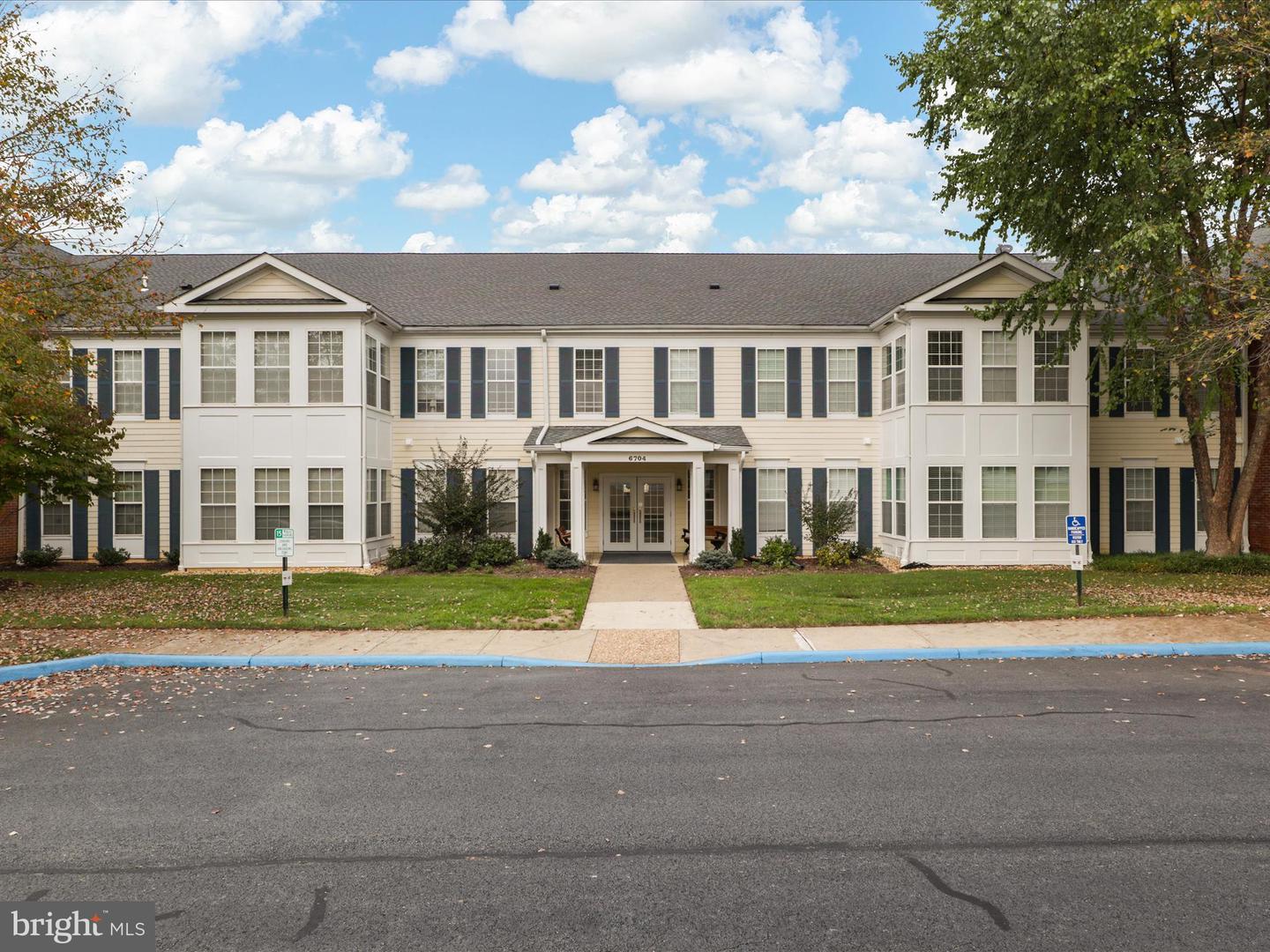 6704 HOLLY FARM LN #UNIT 104, WARRENTON, Virginia 20187, 3 Bedrooms Bedrooms, ,2 BathroomsBathrooms,Residential,For sale,6704 HOLLY FARM LN #UNIT 104,VAFQ2014170 MLS # VAFQ2014170