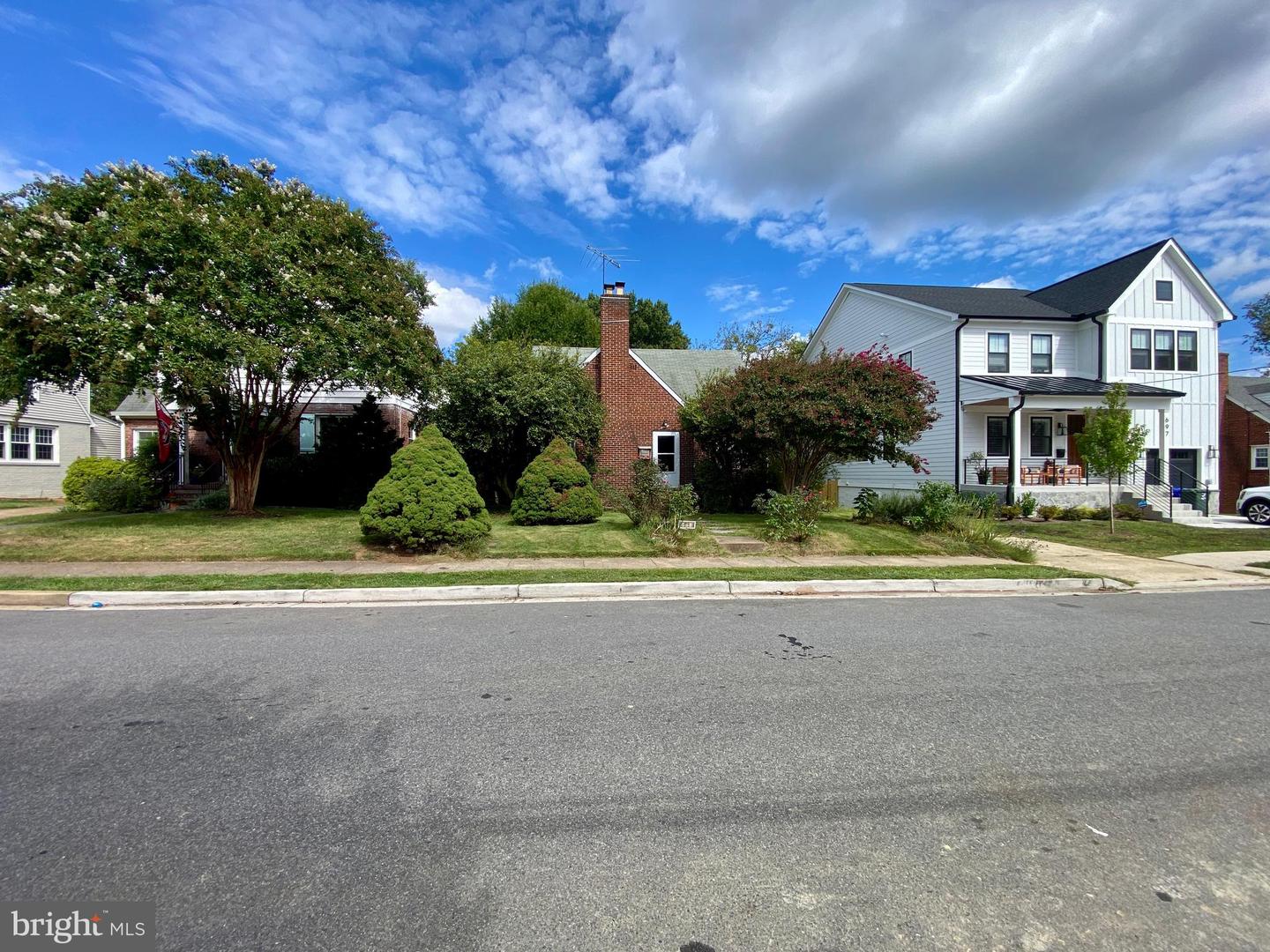 701 N EMERSON ST, ARLINGTON, Virginia 22203, 3 Bedrooms Bedrooms, ,1 BathroomBathrooms,Residential,For sale,701 N EMERSON ST,VAAR2049440 MLS # VAAR2049440