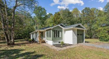 7019 TAPPS FORD RD, AMISSVILLE, Virginia 20106, 3 Bedrooms Bedrooms, ,2 BathroomsBathrooms,Residential,For sale,7019 TAPPS FORD RD,VAFQ2014070 MLS # VAFQ2014070