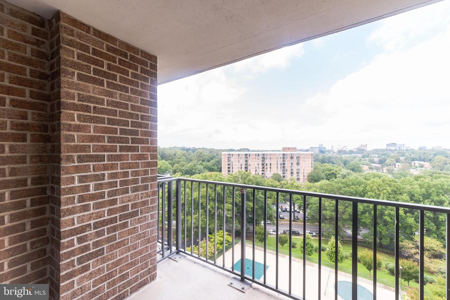 2311 PIMMIT DR #1018, FALLS CHURCH, Virginia 22043, 1 Bedroom Bedrooms, ,1 BathroomBathrooms,Residential,For sale,2311 PIMMIT DR #1018,VAFX2203662 MLS # VAFX2203662