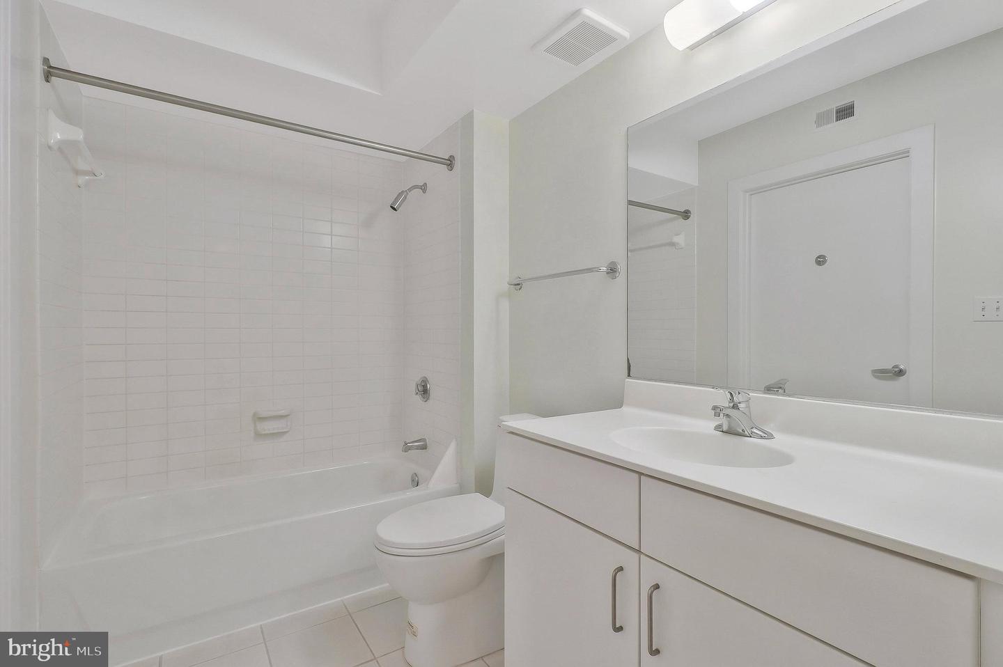 1000 NEW JERSEY AVE SE #528, WASHINGTON, District Of Columbia 20003, 2 Bedrooms Bedrooms, ,1 BathroomBathrooms,Residential,For sale,1000 NEW JERSEY AVE SE #528,DCDC2163302 MLS # DCDC2163302