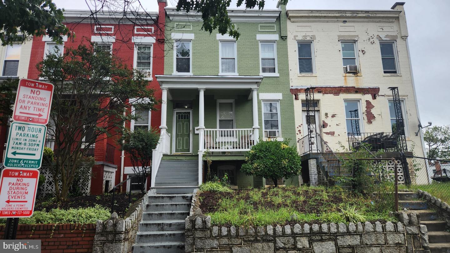 307 15TH ST NE, WASHINGTON, District Of Columbia 20002, 4 Bedrooms Bedrooms, ,2 BathroomsBathrooms,Residential,For sale,307 15TH ST NE,DCDC2161860 MLS # DCDC2161860