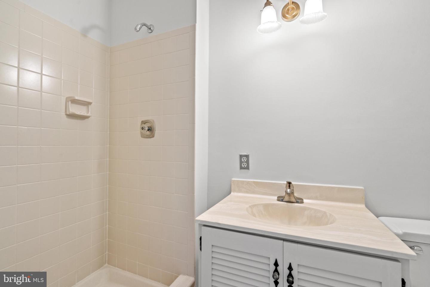 124 CAMERON MEWS, ALEXANDRIA, Virginia 22314, 3 Bedrooms Bedrooms, ,3 BathroomsBathrooms,Residential,For sale,124 CAMERON MEWS,VAAX2038514 MLS # VAAX2038514