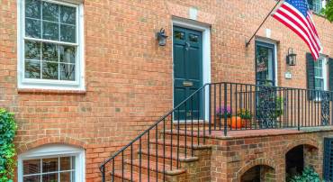 124 CAMERON MEWS, ALEXANDRIA, Virginia 22314, 3 Bedrooms Bedrooms, ,3 BathroomsBathrooms,Residential,For sale,124 CAMERON MEWS,VAAX2038514 MLS # VAAX2038514