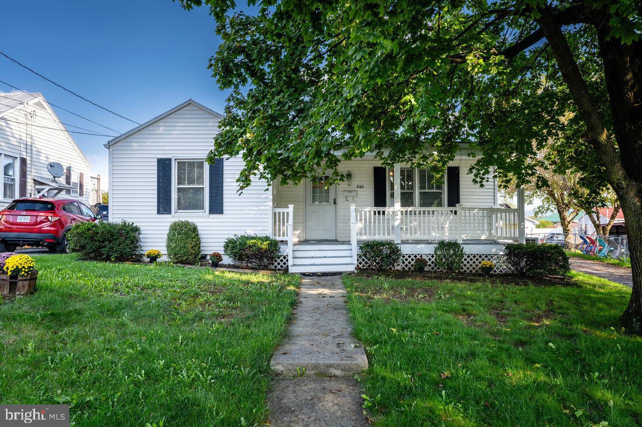 862 JACKSON ST, HARRISONBURG, Virginia 22802, 3 Bedrooms Bedrooms, ,1 BathroomBathrooms,Residential,For sale,862 JACKSON ST,VAHC2000336 MLS # VAHC2000336