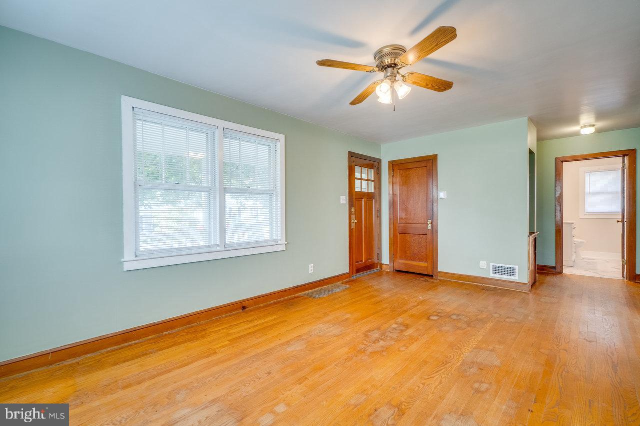 862 JACKSON ST, HARRISONBURG, Virginia 22802, 3 Bedrooms Bedrooms, ,1 BathroomBathrooms,Residential,For sale,862 JACKSON ST,VAHC2000336 MLS # VAHC2000336