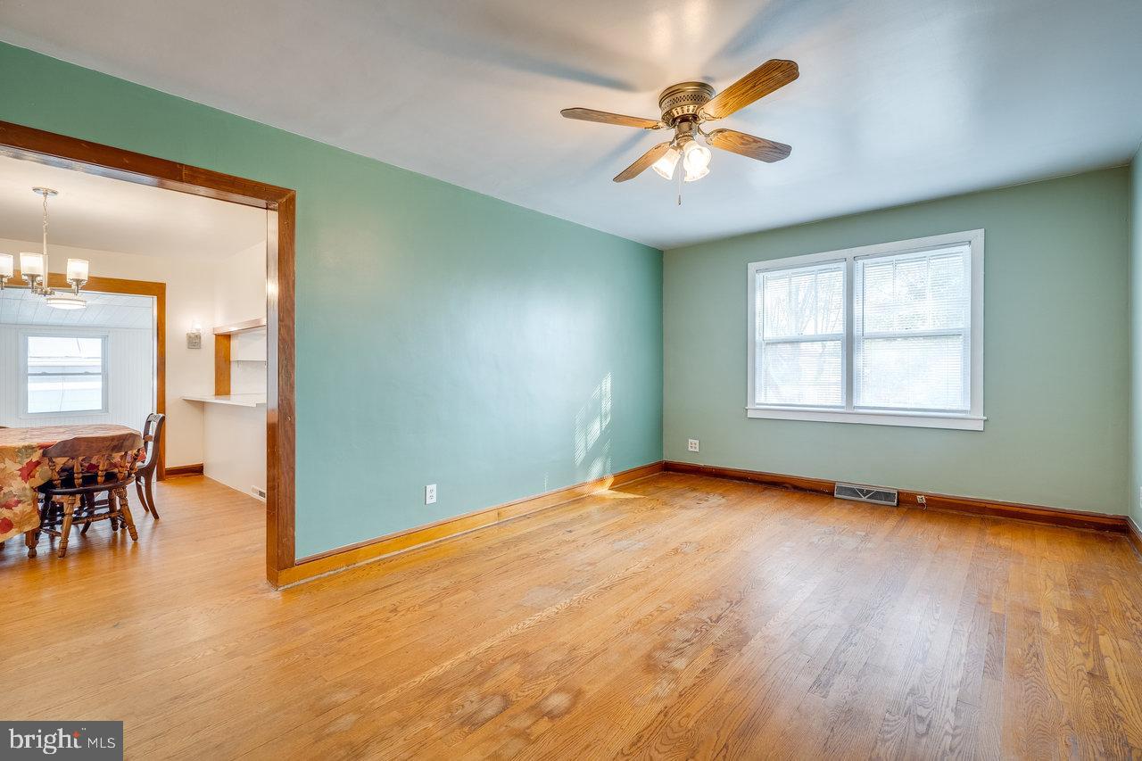 862 JACKSON ST, HARRISONBURG, Virginia 22802, 3 Bedrooms Bedrooms, ,1 BathroomBathrooms,Residential,For sale,862 JACKSON ST,VAHC2000336 MLS # VAHC2000336