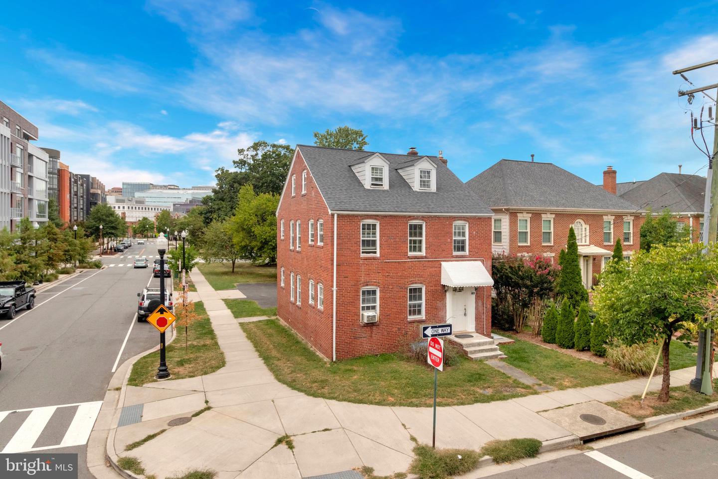 1300 N HUDSON ST, ARLINGTON, Virginia 22201, 6 Bedrooms Bedrooms, ,3 BathroomsBathrooms,Residential,For sale,1300 N HUDSON ST,VAAR2049458 MLS # VAAR2049458