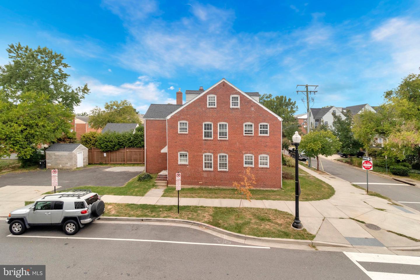 1300 N HUDSON ST, ARLINGTON, Virginia 22201, 6 Bedrooms Bedrooms, ,3 BathroomsBathrooms,Residential,For sale,1300 N HUDSON ST,VAAR2049458 MLS # VAAR2049458