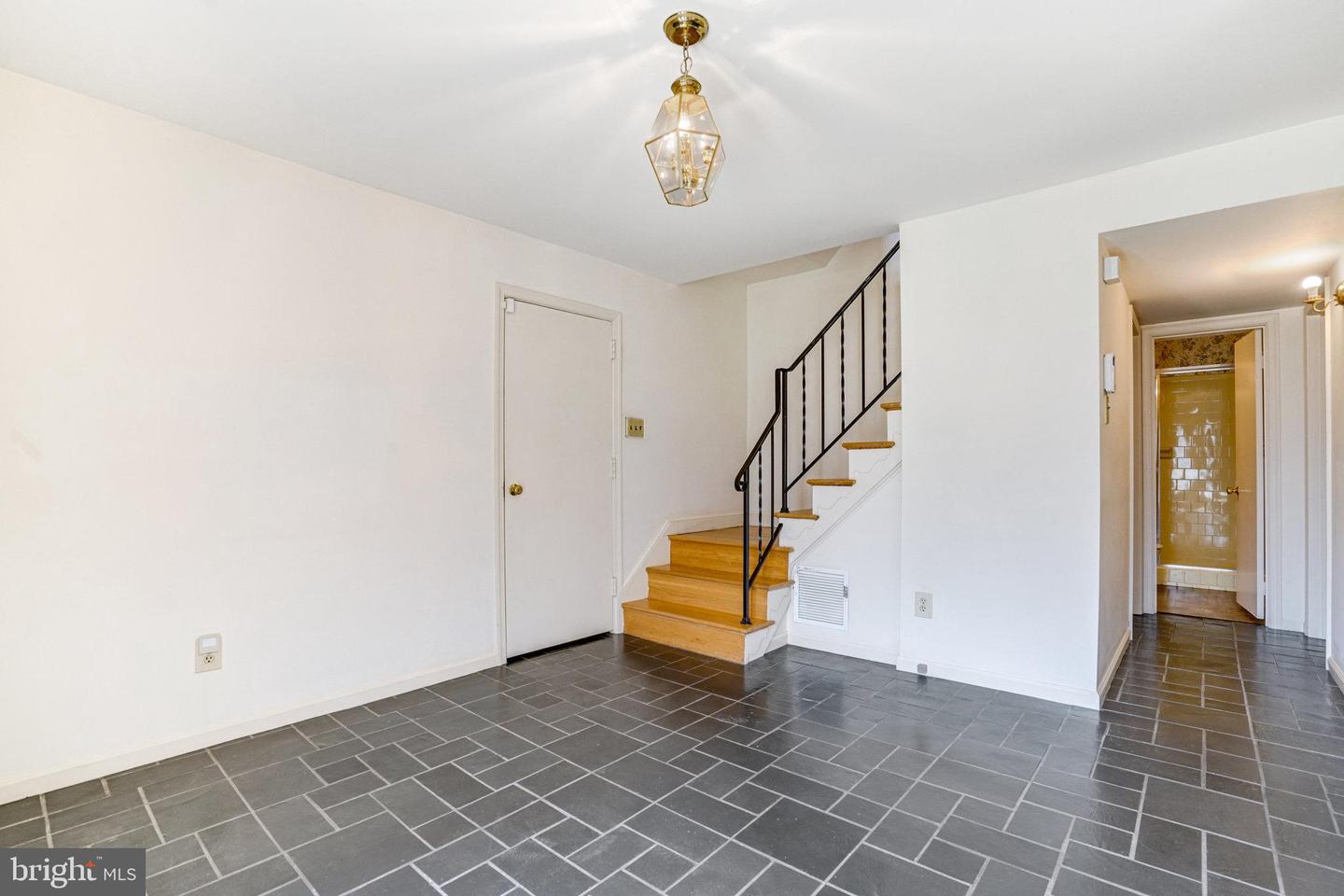 2101 S PIERCE ST, ARLINGTON, Virginia 22202, 4 Bedrooms Bedrooms, ,3 BathroomsBathrooms,Residential,For sale,2101 S PIERCE ST,VAAR2049500 MLS # VAAR2049500