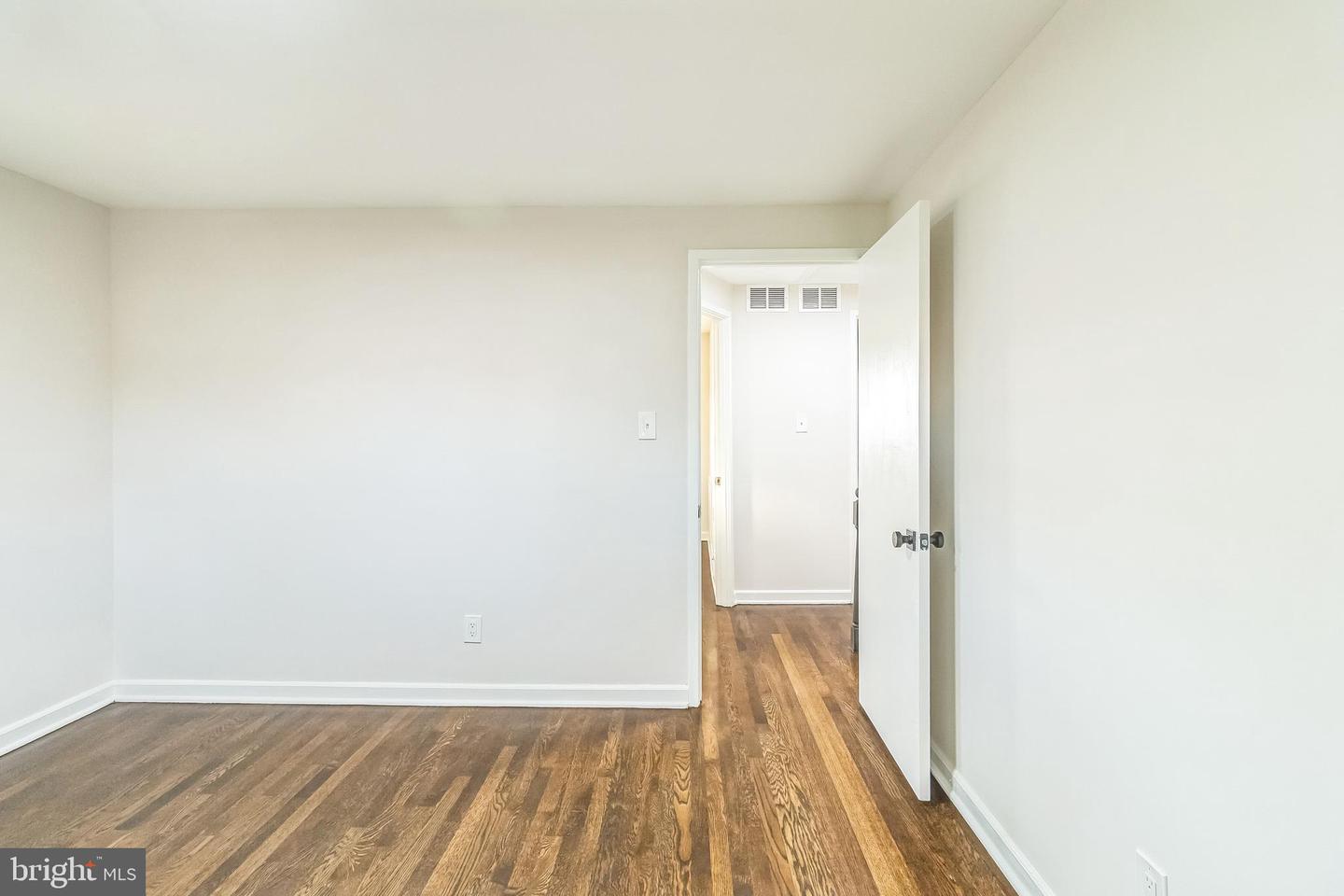 4300 DUKE ST, ALEXANDRIA, Virginia 22304, 2 Bedrooms Bedrooms, ,2 BathroomsBathrooms,Residential,For sale,4300 DUKE ST,VAAX2038720 MLS # VAAX2038720