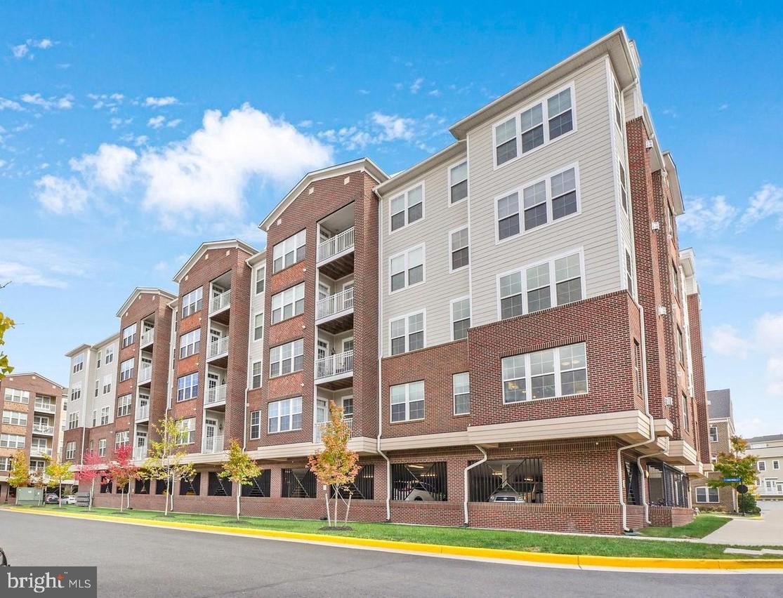 3160 JOHN GLENN ST #405, HERNDON, Virginia 20171, 2 Bedrooms Bedrooms, ,2 BathroomsBathrooms,Residential,For sale,3160 JOHN GLENN ST #405,VAFX2204700 MLS # VAFX2204700