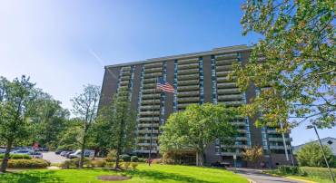 1800 OLD MEADOW RD #1521, MCLEAN, Virginia 22102, 2 Bedrooms Bedrooms, ,2 BathroomsBathrooms,Residential,For sale,1800 OLD MEADOW RD #1521,VAFX2205048 MLS # VAFX2205048