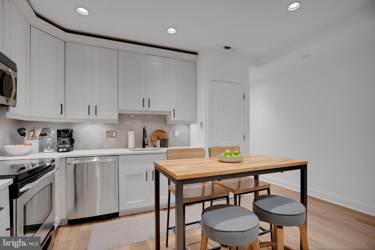 1317 HARVARD ST NW #1, WASHINGTON, District Of Columbia 20009, 2 Bedrooms Bedrooms, 6 Rooms Rooms,2 BathroomsBathrooms,Residential,For sale,1317 HARVARD ST NW #1,DCDC2163460 MLS # DCDC2163460