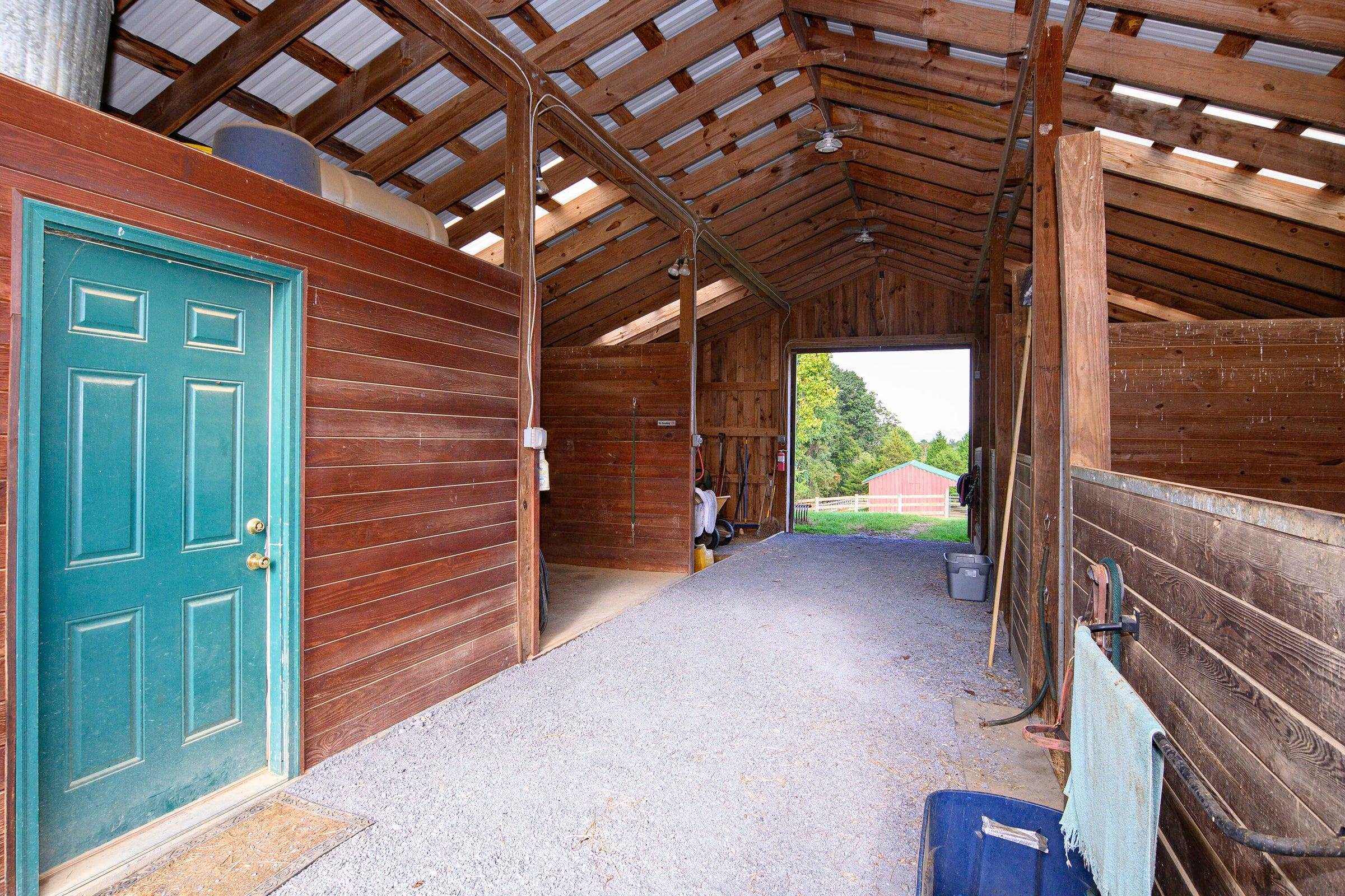 3 Stall barn with tack room and Wash Stall.