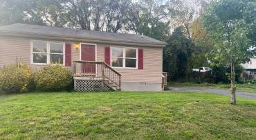 210 HAMRICK ST, STAUNTON, Virginia 24401, 3 Bedrooms Bedrooms, ,1 BathroomBathrooms,Residential,210 HAMRICK ST,657626 MLS # 657626