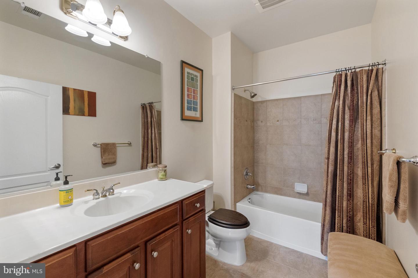 400 CAMERON STATION BLVD #124, ALEXANDRIA, Virginia 22304, 3 Bedrooms Bedrooms, ,3 BathroomsBathrooms,Residential,For sale,400 CAMERON STATION BLVD #124,VAAX2038658 MLS # VAAX2038658