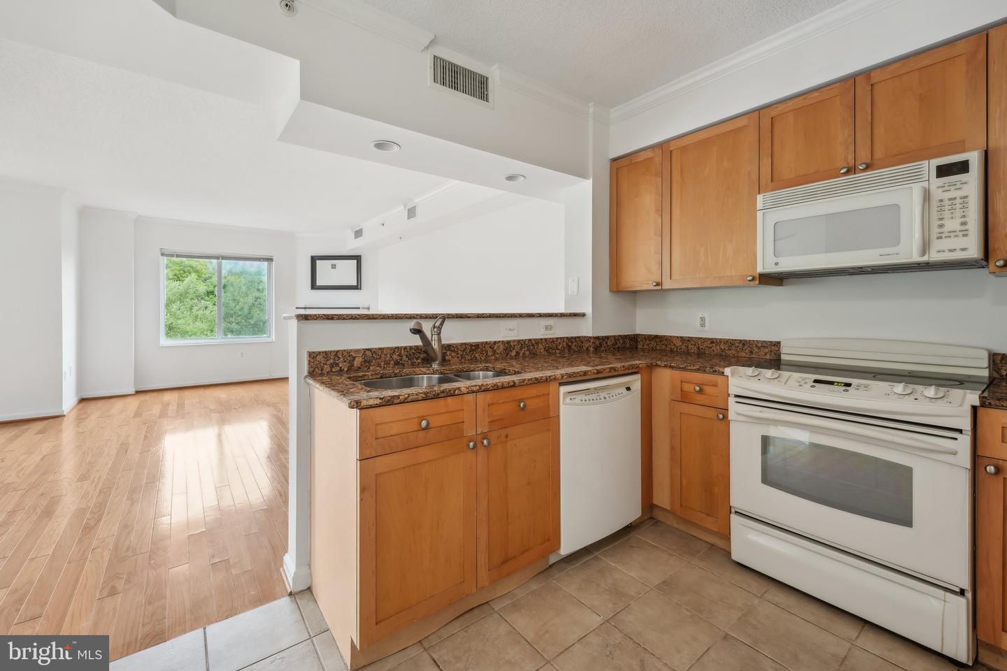 3101 N HAMPTON DR N #410, ALEXANDRIA, Virginia 22302, 1 Bedroom Bedrooms, ,1 BathroomBathrooms,Residential,For sale,3101 N HAMPTON DR N #410,VAAX2037504 MLS # VAAX2037504