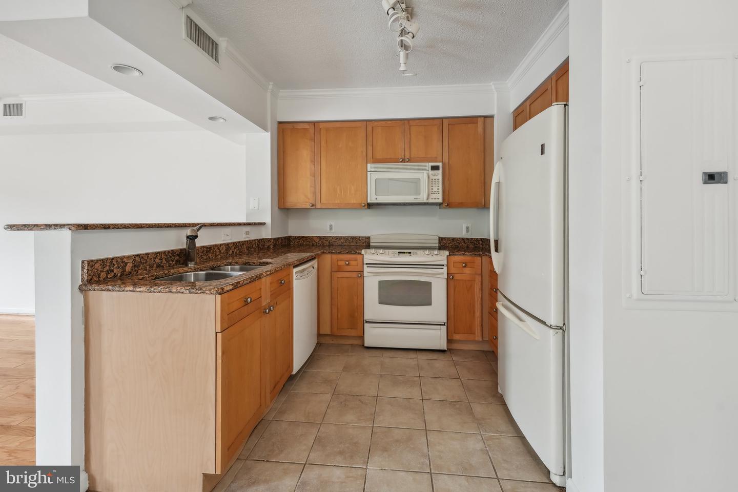 3101 N HAMPTON DR N #410, ALEXANDRIA, Virginia 22302, 1 Bedroom Bedrooms, ,1 BathroomBathrooms,Residential,For sale,3101 N HAMPTON DR N #410,VAAX2037504 MLS # VAAX2037504