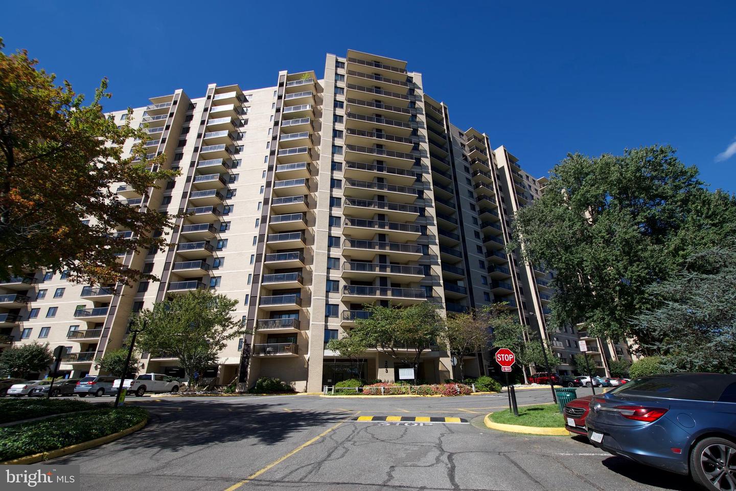 203 YOAKUM PKWY #209, ALEXANDRIA, Virginia 22304, 2 Bedrooms Bedrooms, ,2 BathroomsBathrooms,Residential,For sale,203 YOAKUM PKWY #209,VAAX2037646 MLS # VAAX2037646