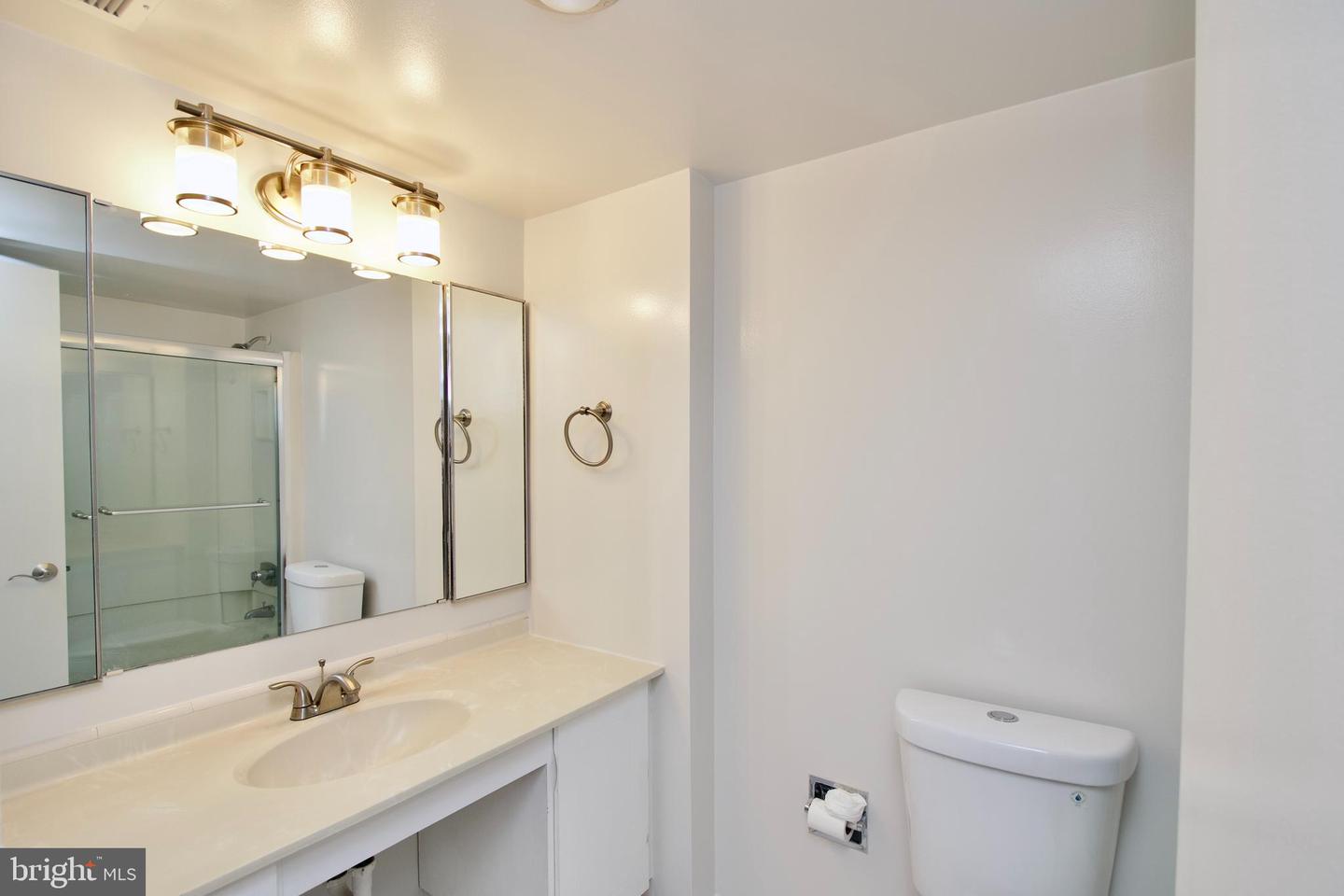 203 YOAKUM PKWY #209, ALEXANDRIA, Virginia 22304, 2 Bedrooms Bedrooms, ,2 BathroomsBathrooms,Residential,For sale,203 YOAKUM PKWY #209,VAAX2037646 MLS # VAAX2037646