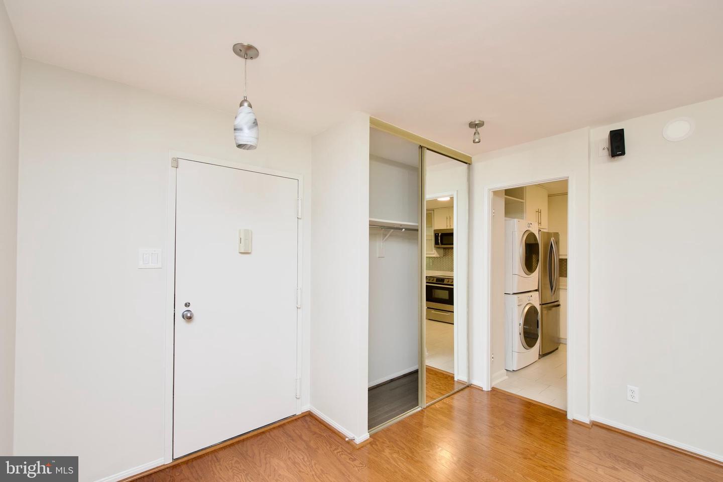 203 YOAKUM PKWY #209, ALEXANDRIA, Virginia 22304, 2 Bedrooms Bedrooms, ,2 BathroomsBathrooms,Residential,For sale,203 YOAKUM PKWY #209,VAAX2037646 MLS # VAAX2037646