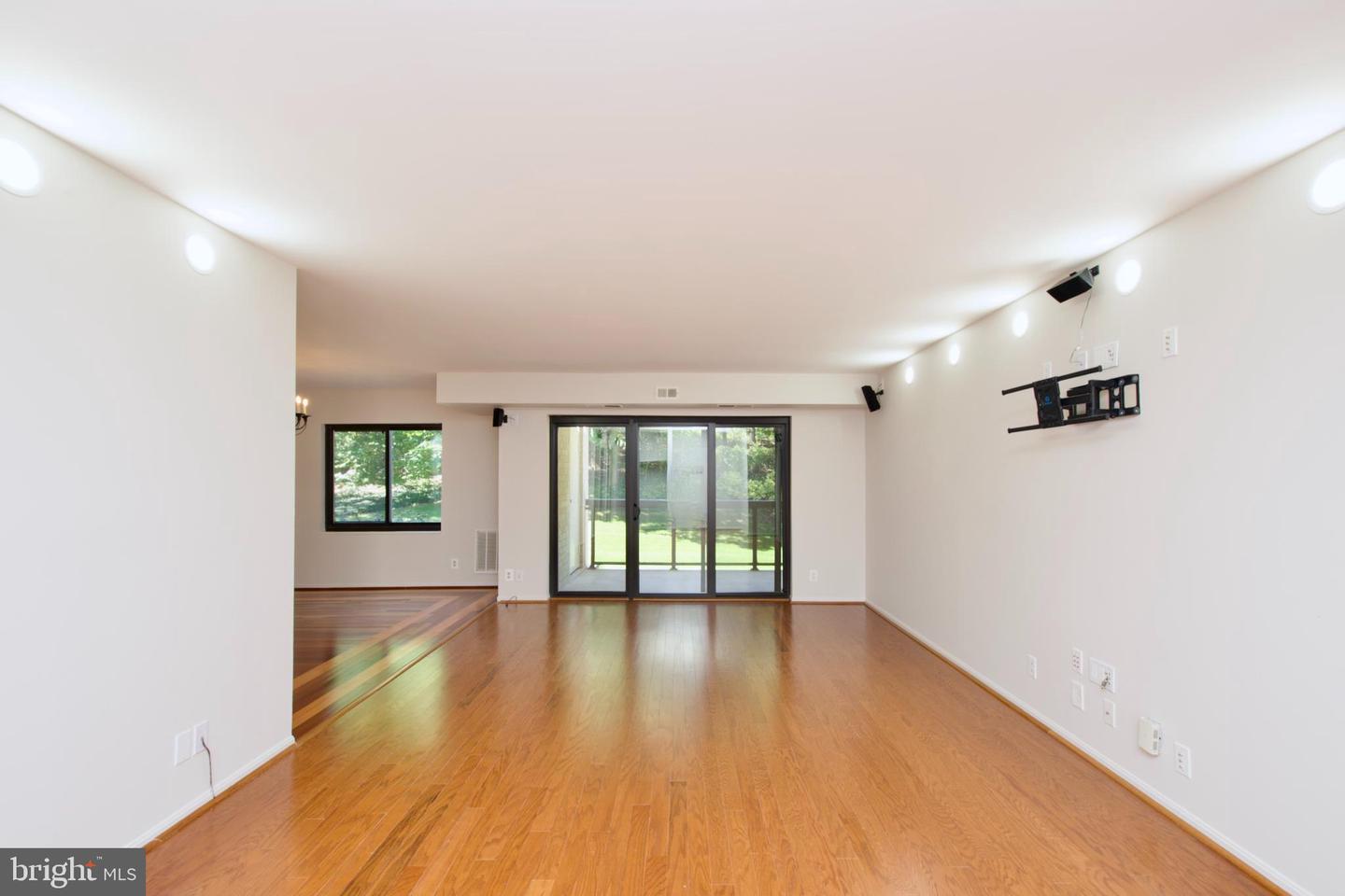 203 YOAKUM PKWY #209, ALEXANDRIA, Virginia 22304, 2 Bedrooms Bedrooms, ,2 BathroomsBathrooms,Residential,For sale,203 YOAKUM PKWY #209,VAAX2037646 MLS # VAAX2037646