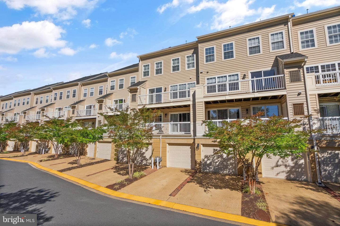 1980 CRESCENT PARK DR #16B, RESTON, Virginia 20190, 3 Bedrooms Bedrooms, ,2 BathroomsBathrooms,Residential,For sale,1980 CRESCENT PARK DR #16B,VAFX2196520 MLS # VAFX2196520