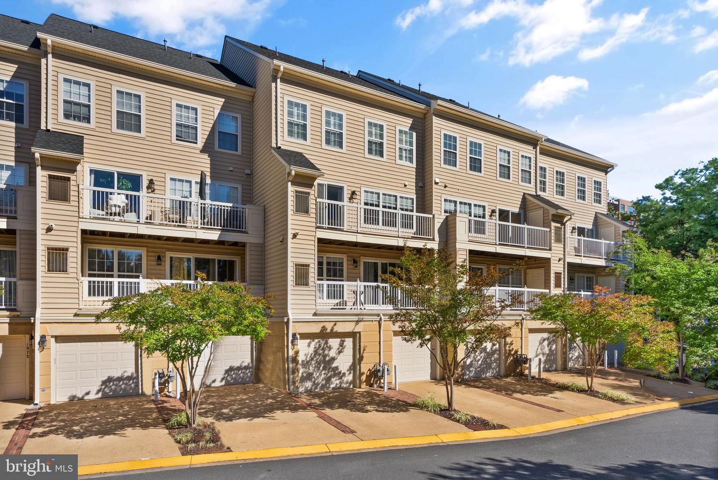 1980 CRESCENT PARK DR #16B, RESTON, Virginia 20190, 3 Bedrooms Bedrooms, ,2 BathroomsBathrooms,Residential,For sale,1980 CRESCENT PARK DR #16B,VAFX2196520 MLS # VAFX2196520