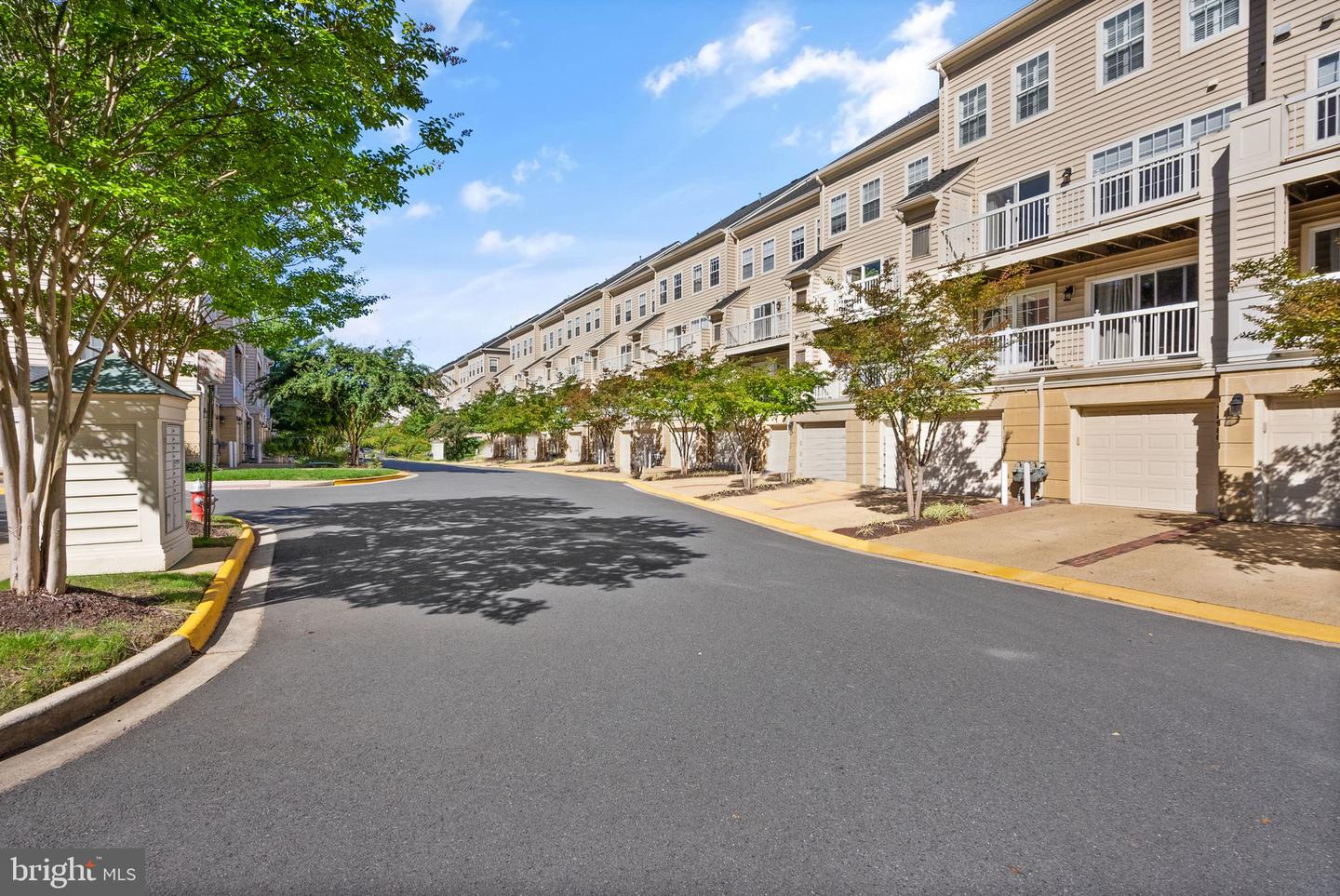 1980 CRESCENT PARK DR #16B, RESTON, Virginia 20190, 3 Bedrooms Bedrooms, ,2 BathroomsBathrooms,Residential,For sale,1980 CRESCENT PARK DR #16B,VAFX2196520 MLS # VAFX2196520