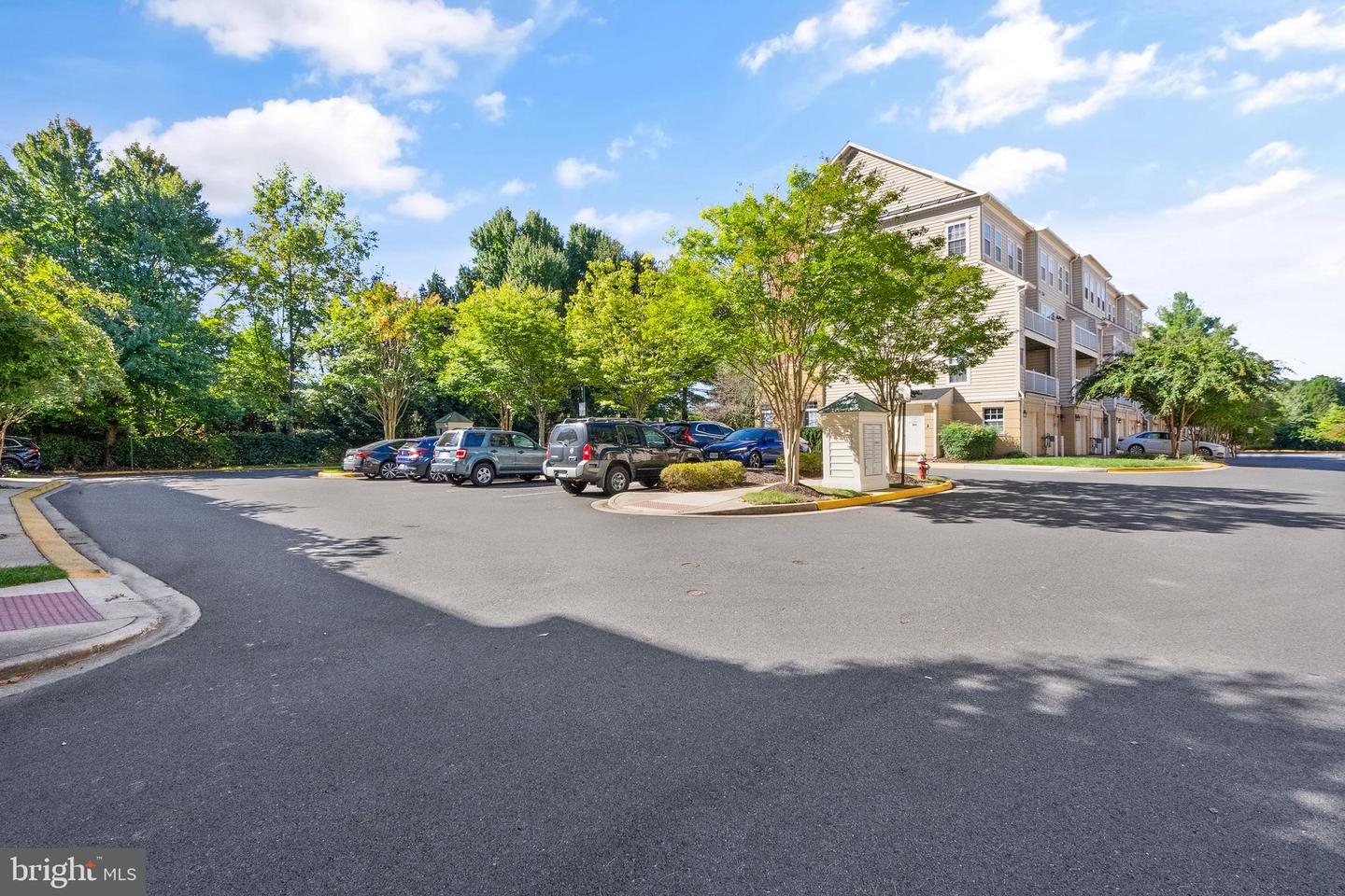 1980 CRESCENT PARK DR #16B, RESTON, Virginia 20190, 3 Bedrooms Bedrooms, ,2 BathroomsBathrooms,Residential,For sale,1980 CRESCENT PARK DR #16B,VAFX2196520 MLS # VAFX2196520